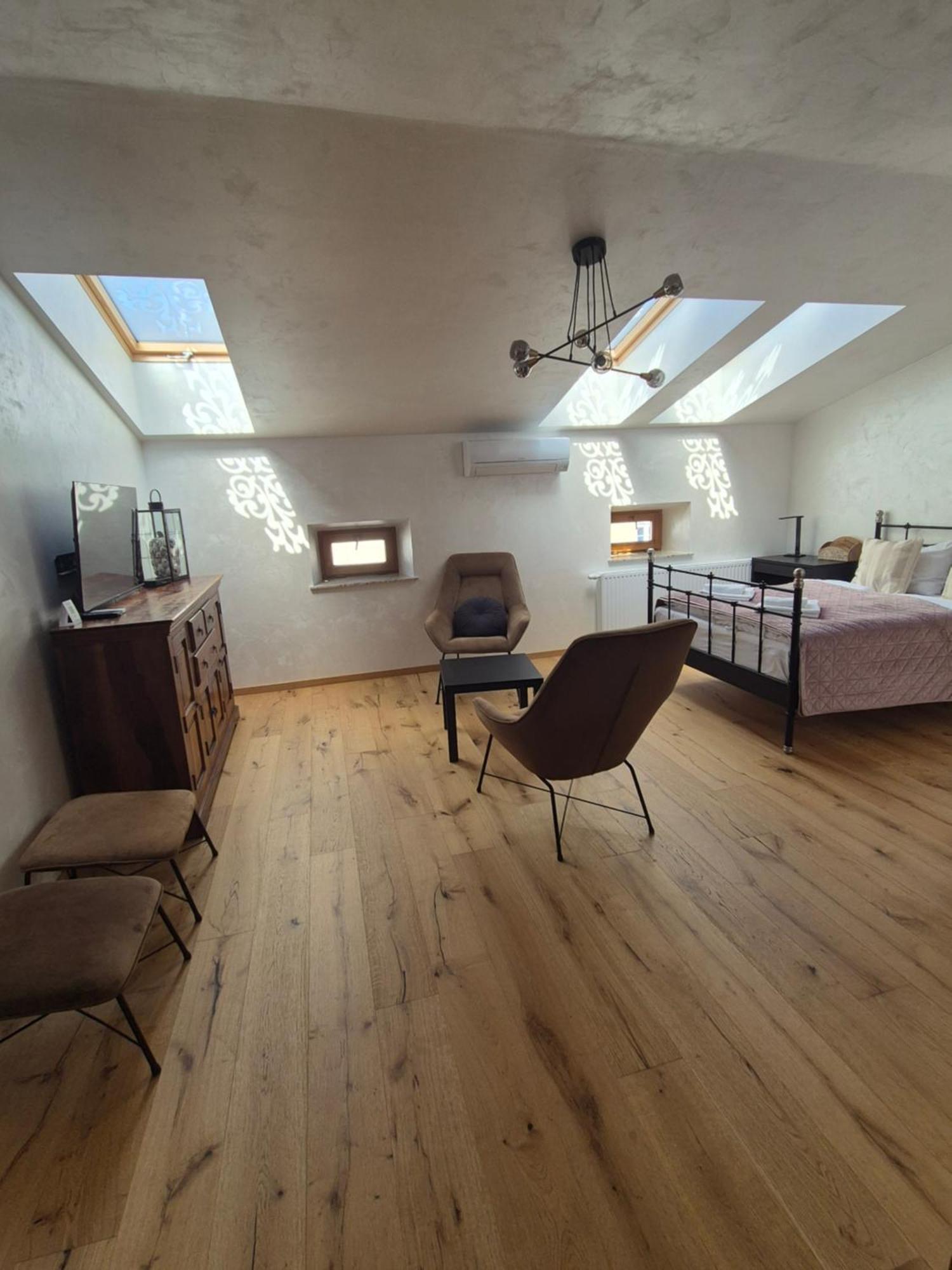 Aparthotel Miodowa 25 คราคูฟ ภายนอก รูปภาพ